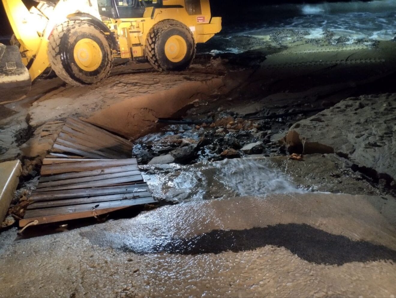 Destrozos y mantenimiento de las playas de Dénia tras el temporal 1
