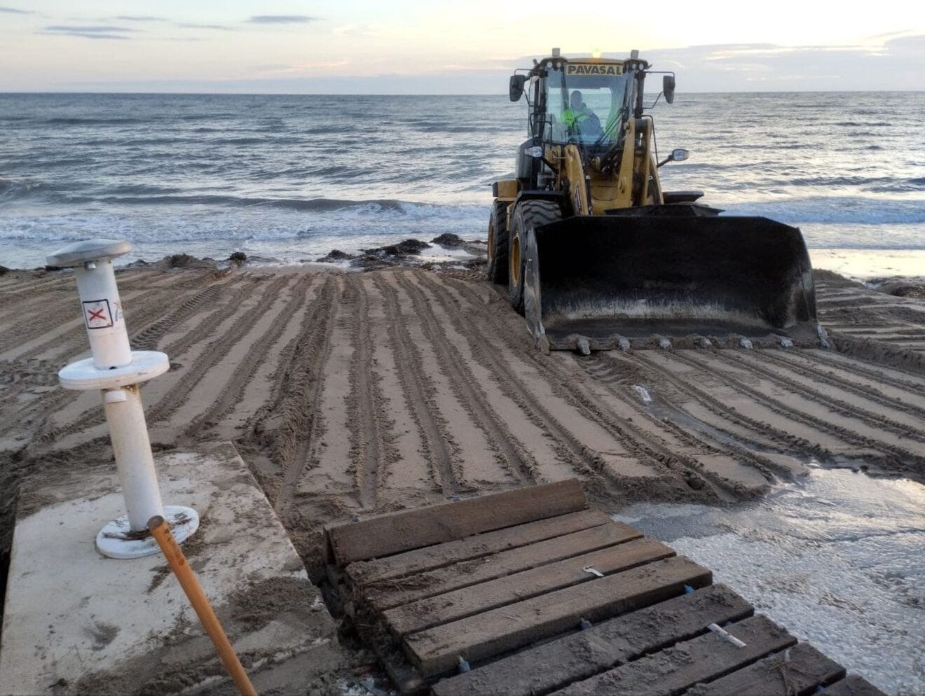 Destrozos y mantenimiento de las playas de Dénia tras el temporal 3
