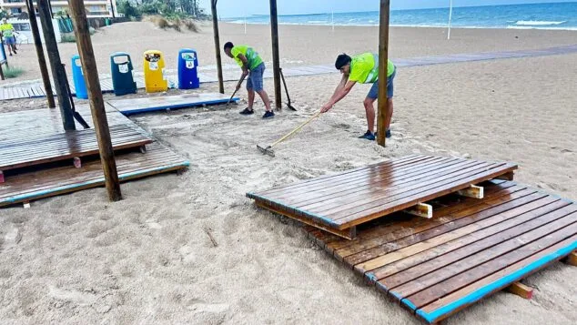 destrozos y mantenimiento de las playas de denia tras el temporal 7