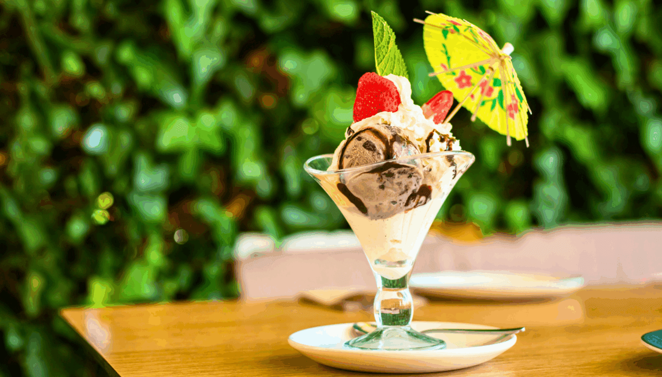 Disfruta de un delicioso batido helado en Manduc