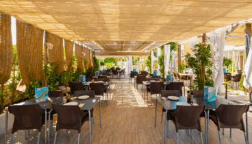 Disfruta del buen tiempo en esta acogedora terraza