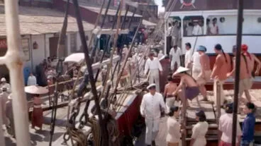 escena de la pelicula al este de java rodada en el puerto de denia
