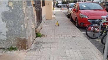 Estado de la acera del Paseo del Saladar