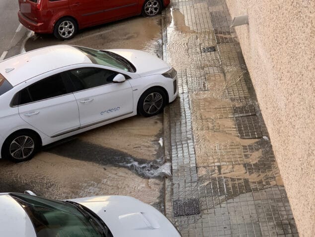 Imagen: Fuga de agua en la Avenida Marquesado