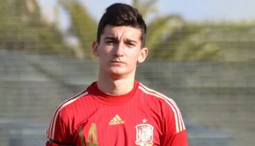 pepelu con la camiseta de la seleccion espanola