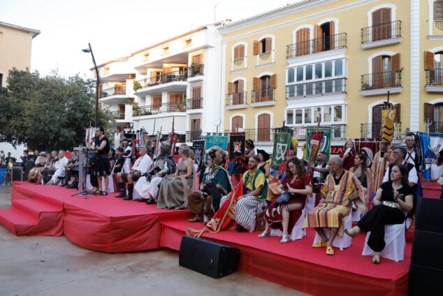 Las filaes de Dénia dan la bienvenida a las Fiestas de Moros y Cristianos 2024 con el tradicional pregón 46 pregon de moros y cristianos 2024 13