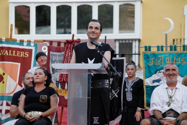 Las filaes de Dénia dan la bienvenida a las Fiestas de Moros y Cristianos 2024 con el tradicional pregón 37 pregon de moros y cristianos 2024 22