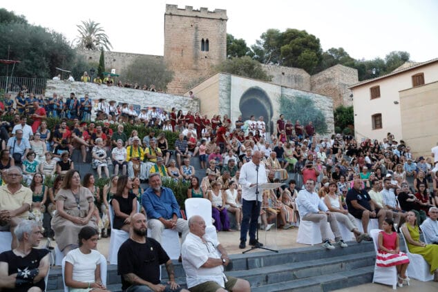 Las filaes de Dénia dan la bienvenida a las Fiestas de Moros y Cristianos 2024 con el tradicional pregón 20 pregon de moros y cristianos 2024 39