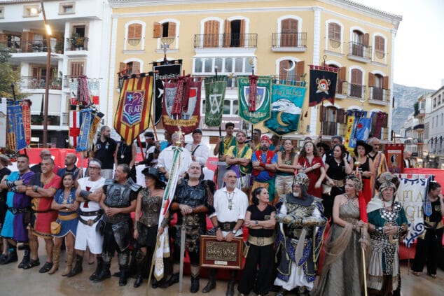 Las filaes de Dénia dan la bienvenida a las Fiestas de Moros y Cristianos 2024 con el tradicional pregón 10 pregon de moros y cristianos 2024 50