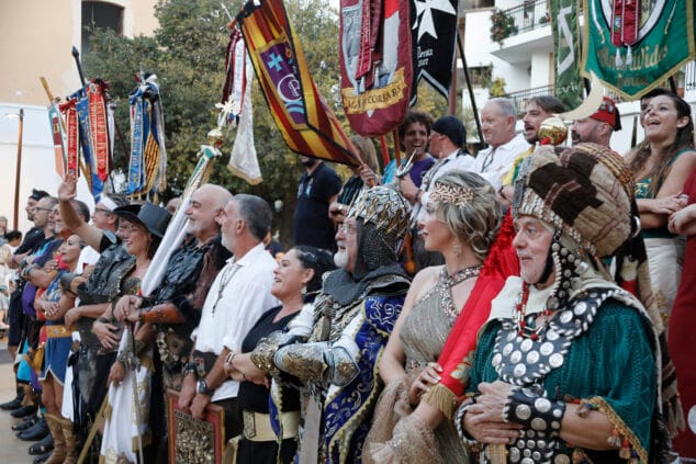Las filaes de Dénia dan la bienvenida a las Fiestas de Moros y Cristianos 2024 con el tradicional pregón 5 pregon de moros y cristianos 2024 54