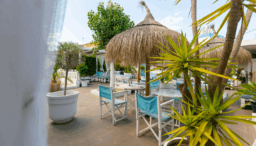 Terraza con hamacas en Dénia para disfrutar del buen tiempo