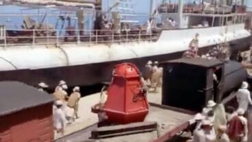 Tren circulando en el puerto de Dénia para la película