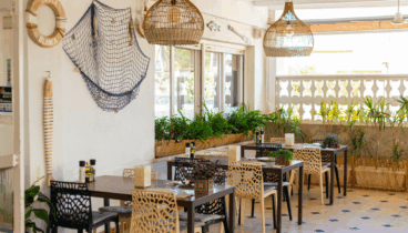 Un interior acogedor para disfrutar de deliciosas comidas en Dénia