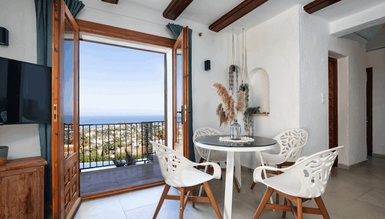 Balcones al Mediterráneo en esta villa de Dénia