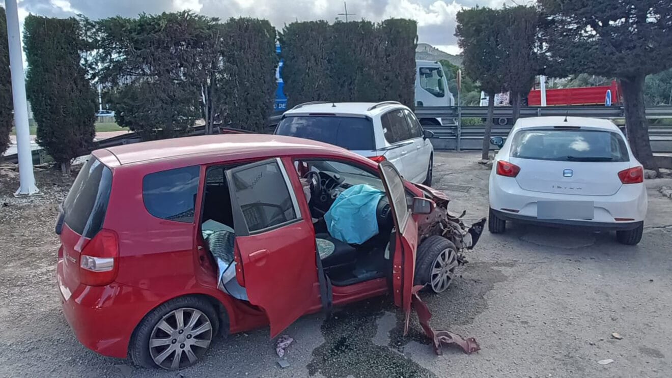 Coche del indicente con daños dest