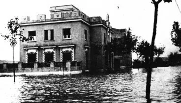 edificio actual de la comisaria de policia en las inundaciones de 1957 foto arxiu municipal denia en el record diario informacion y ajuntament de denia