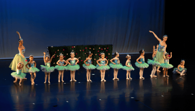l'estudi de dansa patricia senti ofereix classes per a nens que volen iniciar-se al ballet