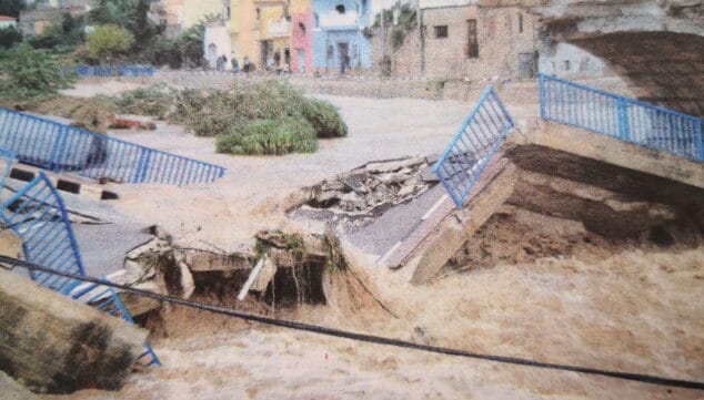 Imagen: El río Girona arrancó el puente de Beniarbeig en 2007 (Foto- Canfali Marina Alta)