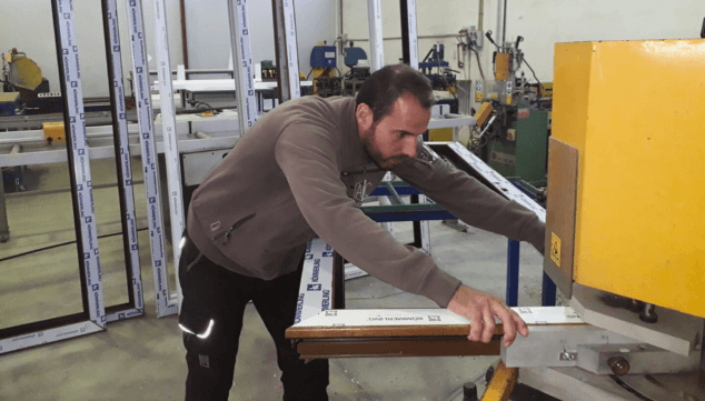 Imagen: Fabricación de ventanas KÖMMERLING en Alucardona
