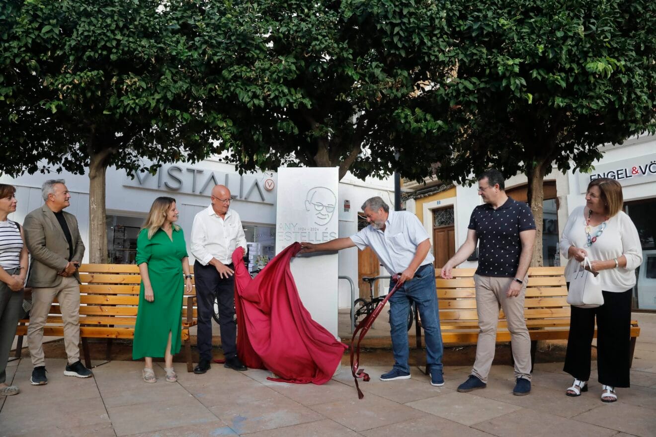 Homenaje a Vicent Andrés Estellés en Dénia 2