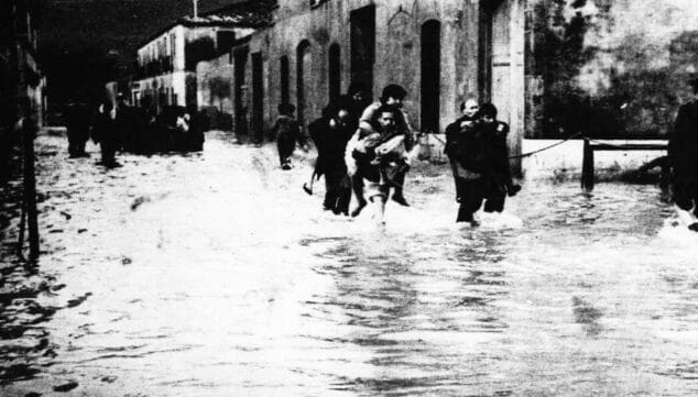 Imagen: Inundaciones de 1952 en Dénia (Foto- Arxiu Municipal, Dénia en el Record, Diario Información y Ajuntament de Dénia)