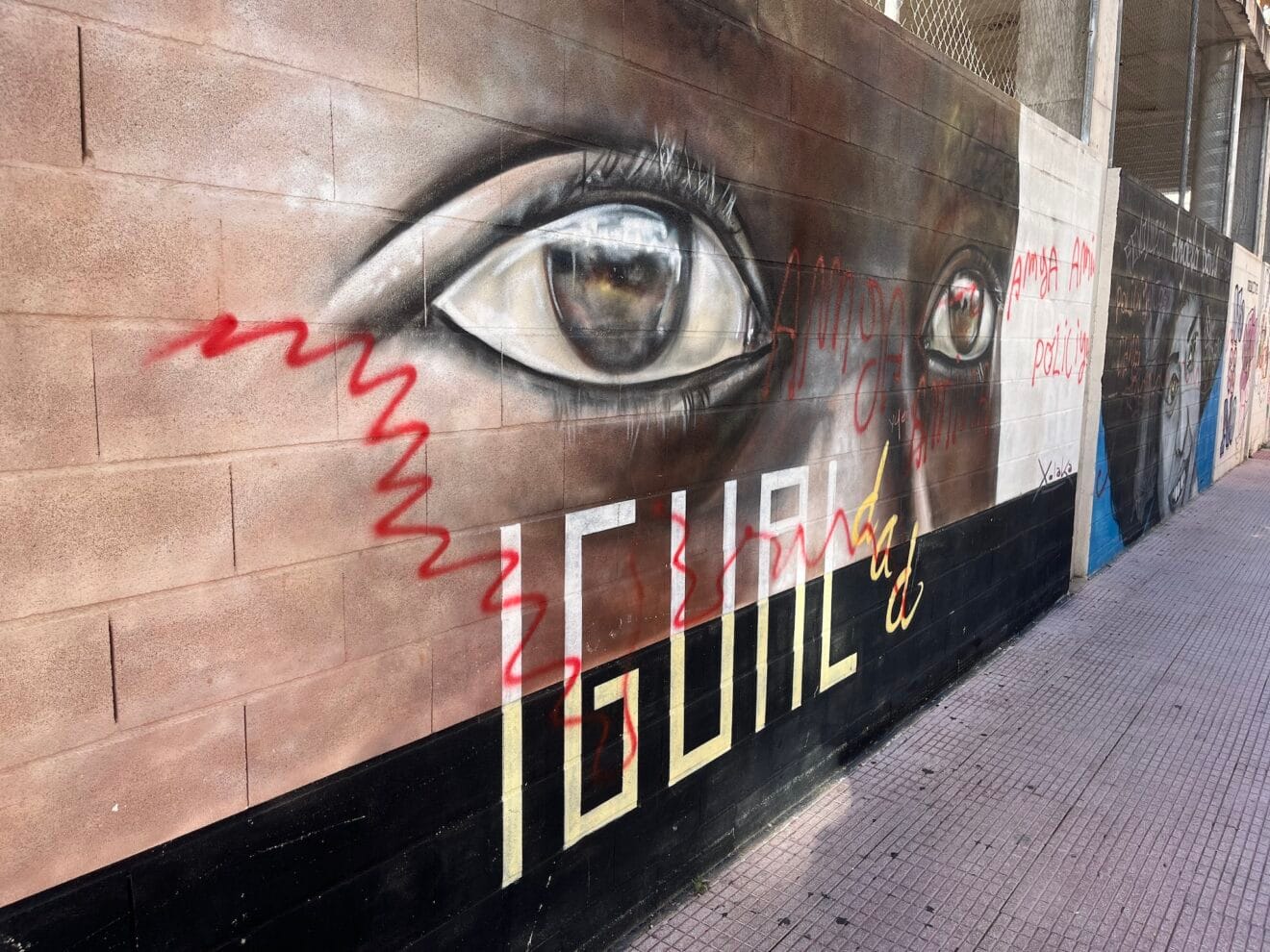 Otro mural destrozado por un gamberro