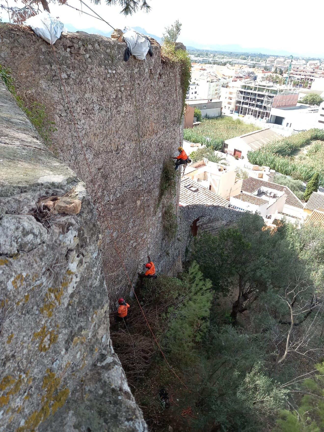 Operarios en el Castillo