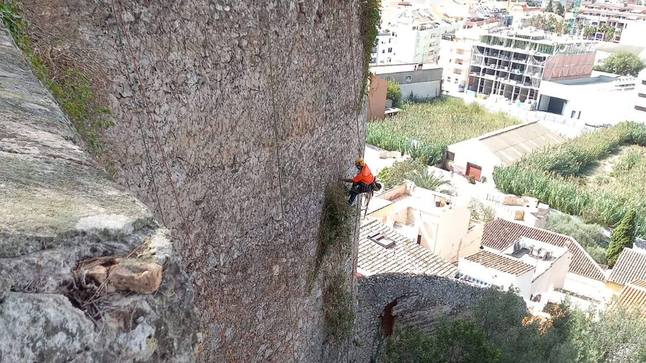 Operarios en el Castillo dest