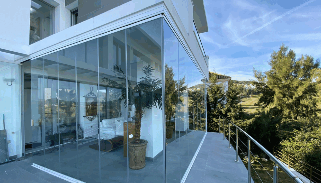 Redefine tu espacio con soluciones a medida de Aluminios Javi MG