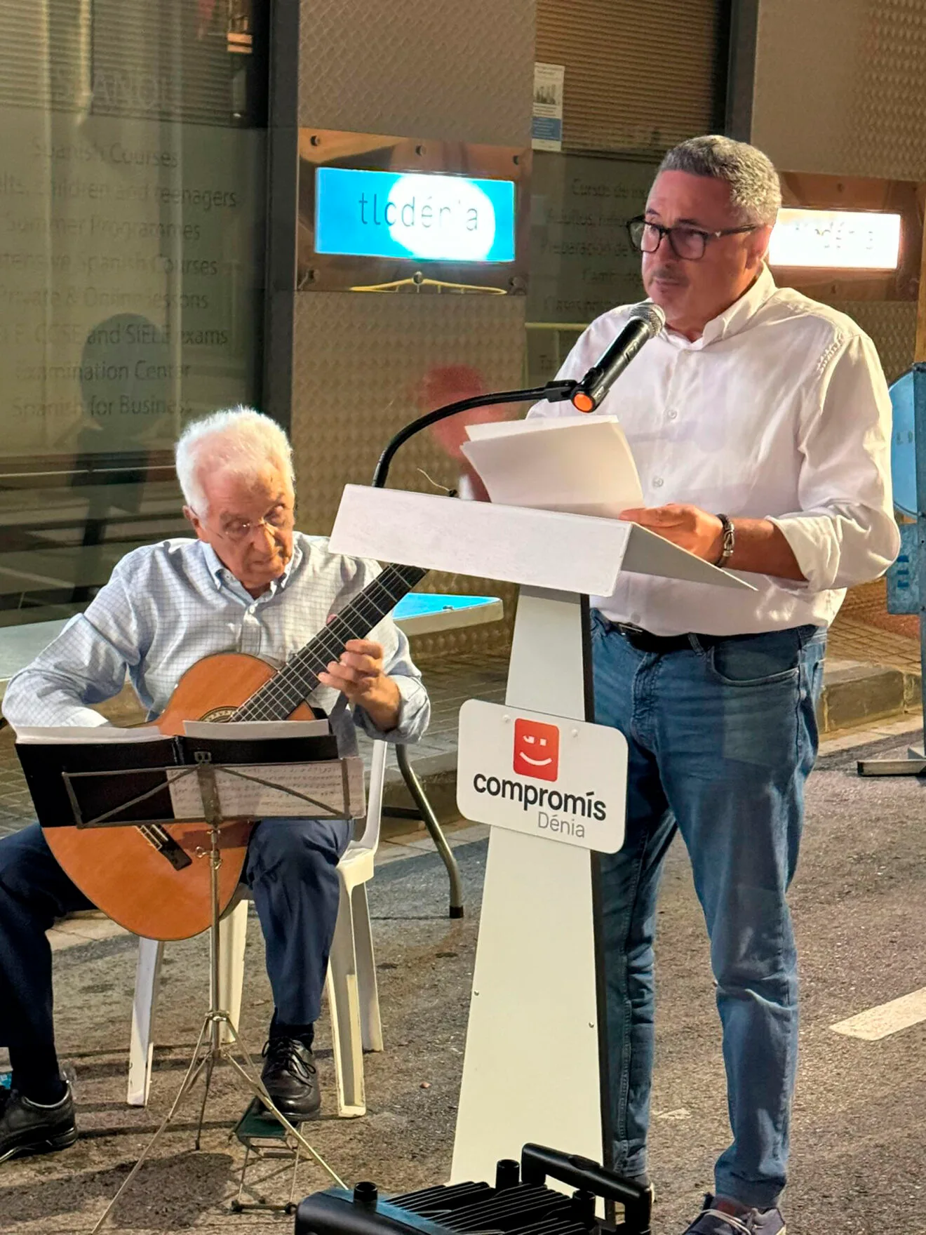 Representante de Poetes per la Cultura en el recital homenaje a Vicent Andrés Estellés en Dénia