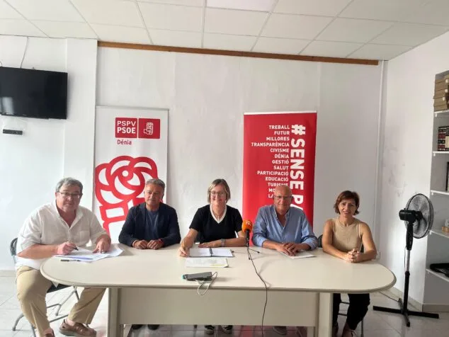 Imagen: Rueda de prensa del PSPV en la sede de Dénia
