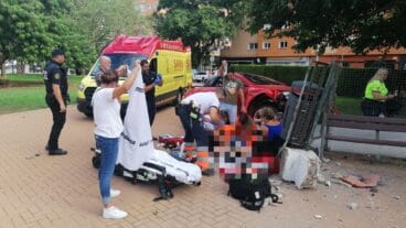 samu atendiendo a los heridos del accidente