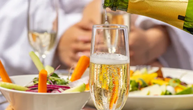 una copa de cava en tu beauty party