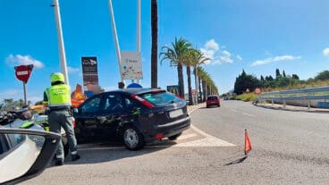 ongevalsvoertuig bij de ingang van Denia