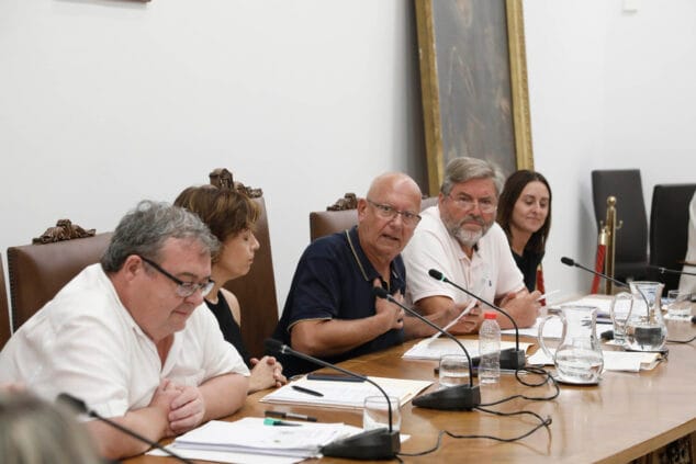 Imagen: Vicent Grimalt contestando a Pepa Font