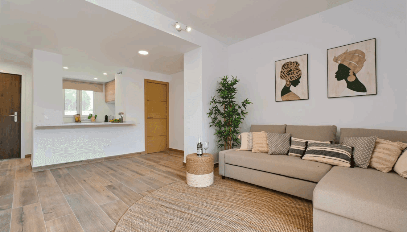 Amplio salón en este apartamento de Dénia