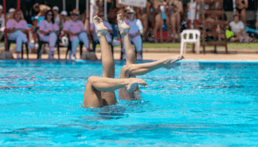 Aprende la disciplina de la natación sincronizada en Centro Deportivo Dénia