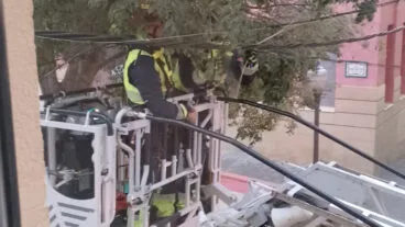 bomberos con dificultad para realizar el saneamiento dest