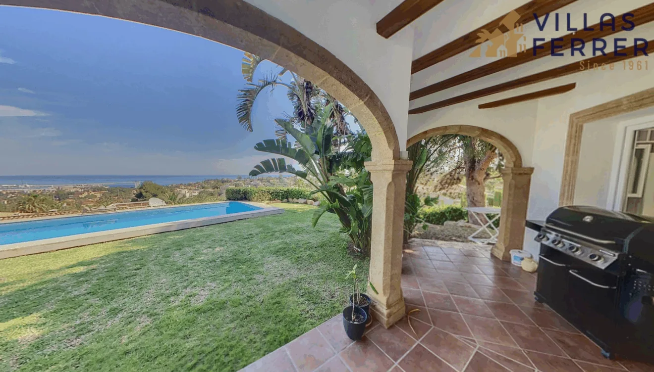 Casa en Dénia con terraza, pisicna, barbacoa y una ubicación inmejorable