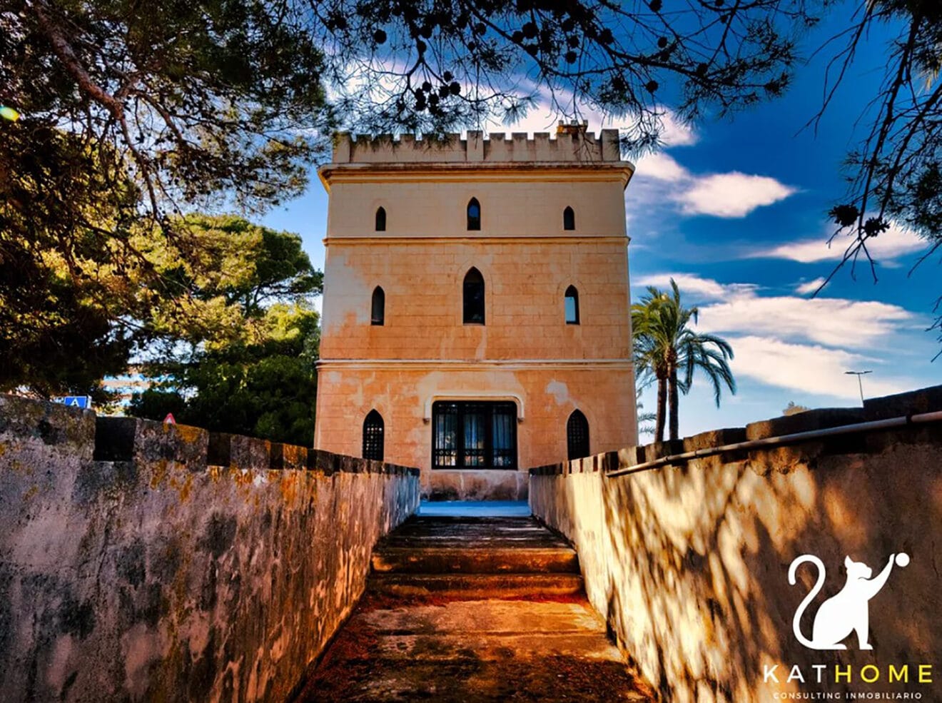 Castillo en venta en la playa de la Marineta Casiana. Kathome.