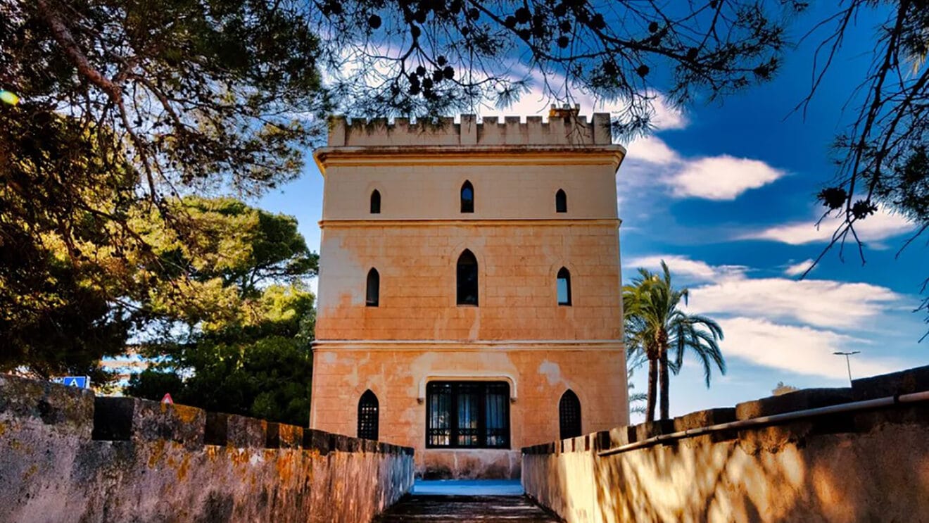 Castillo en venta en la playa de la Marineta Casiana. Kathome. dest