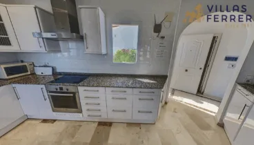 Cocina abierta al salón-comedor, creando un ambiente amplio y luminoso
