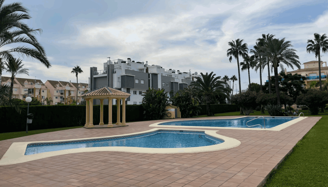 Disfruta en su piscina comunitaria