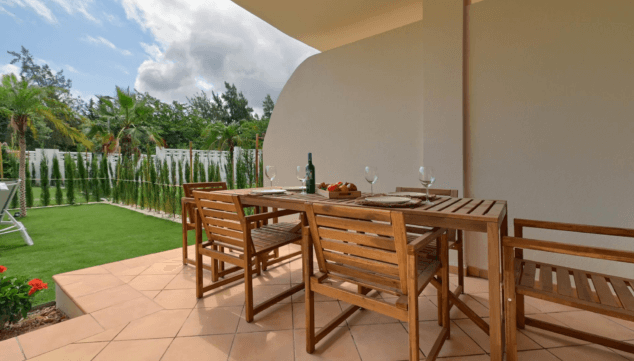 disfrutad e una cena ideal en este jardin