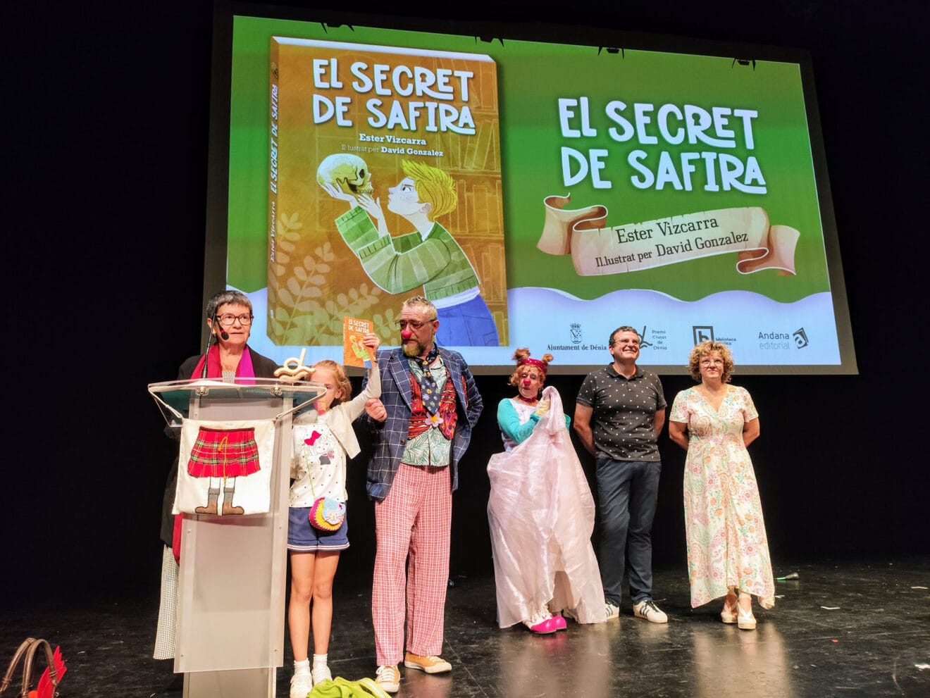 Entrega del premio a Ester Vizcarra i Fortuny