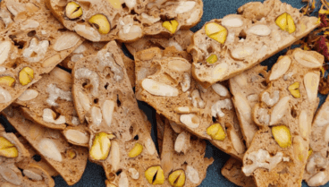 Fekass con nueces, almendras y pistacho, ligeramente dulces y aptos para dietas sin gluten