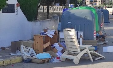 Gent de Dénia denuncia el abandono en el servicio de basura