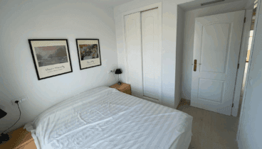 Hauptschlafzimmer mit Einbauschrank