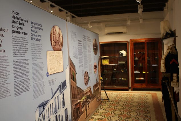 La historia de la Policía Local de Dénia desde 1873 recogida en una exposición 22 inauguracion de la exposicion de la policia local 02