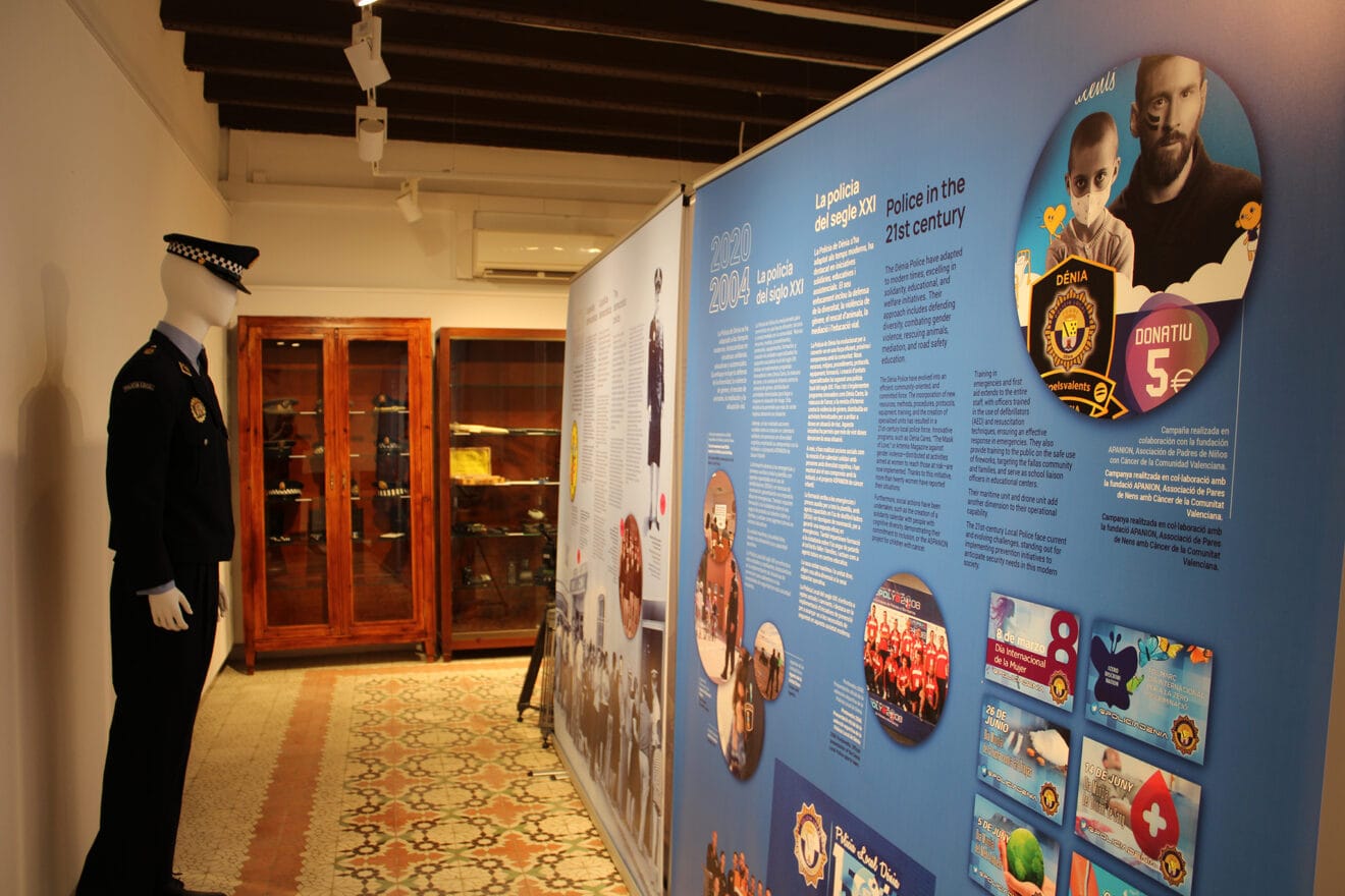 Inauguración de la exposición de la Policía Local 03